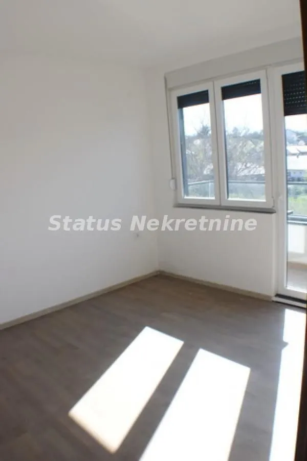 Prodaja, trosoban stan, 77m², Petrovaradin, Novi Sad