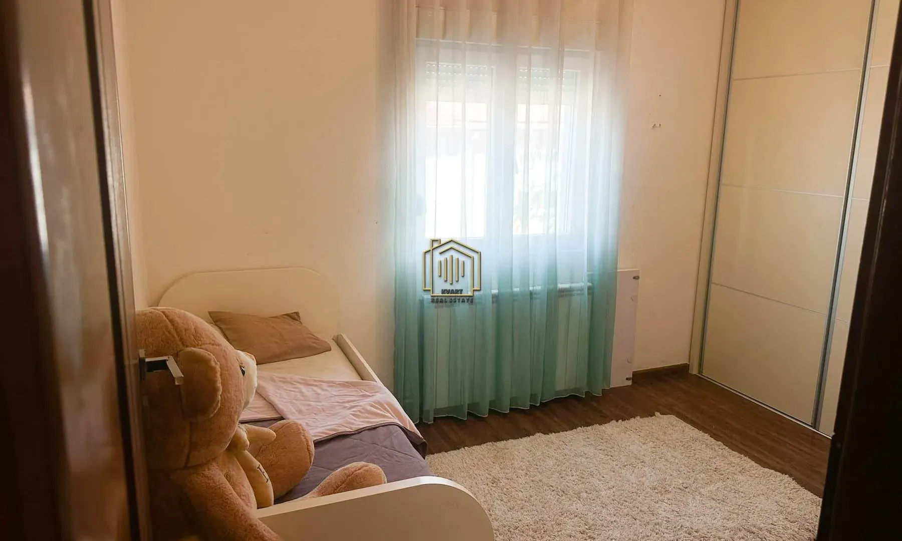 Izdavanje, dvosoban stan, 75m², Konik, Podgorica