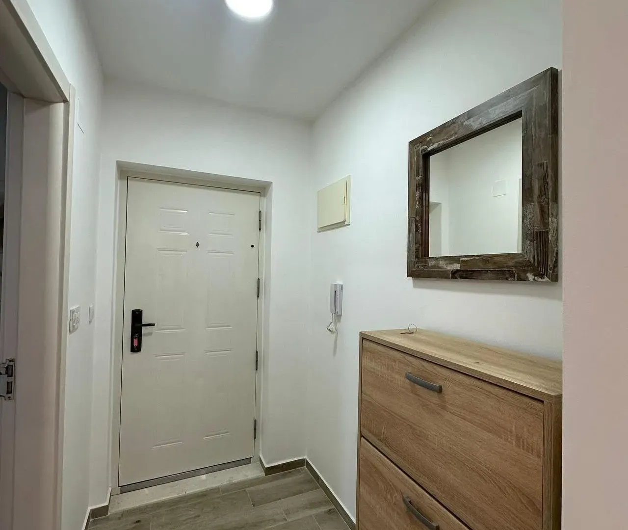 Izdavanje, jednosoban stan, 42m², Centar, Tivat