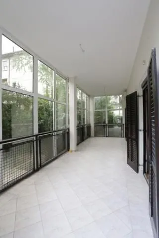 Izdavanje, kuća, 550m², Autokomanda, Voždovac Sve Podlokacije