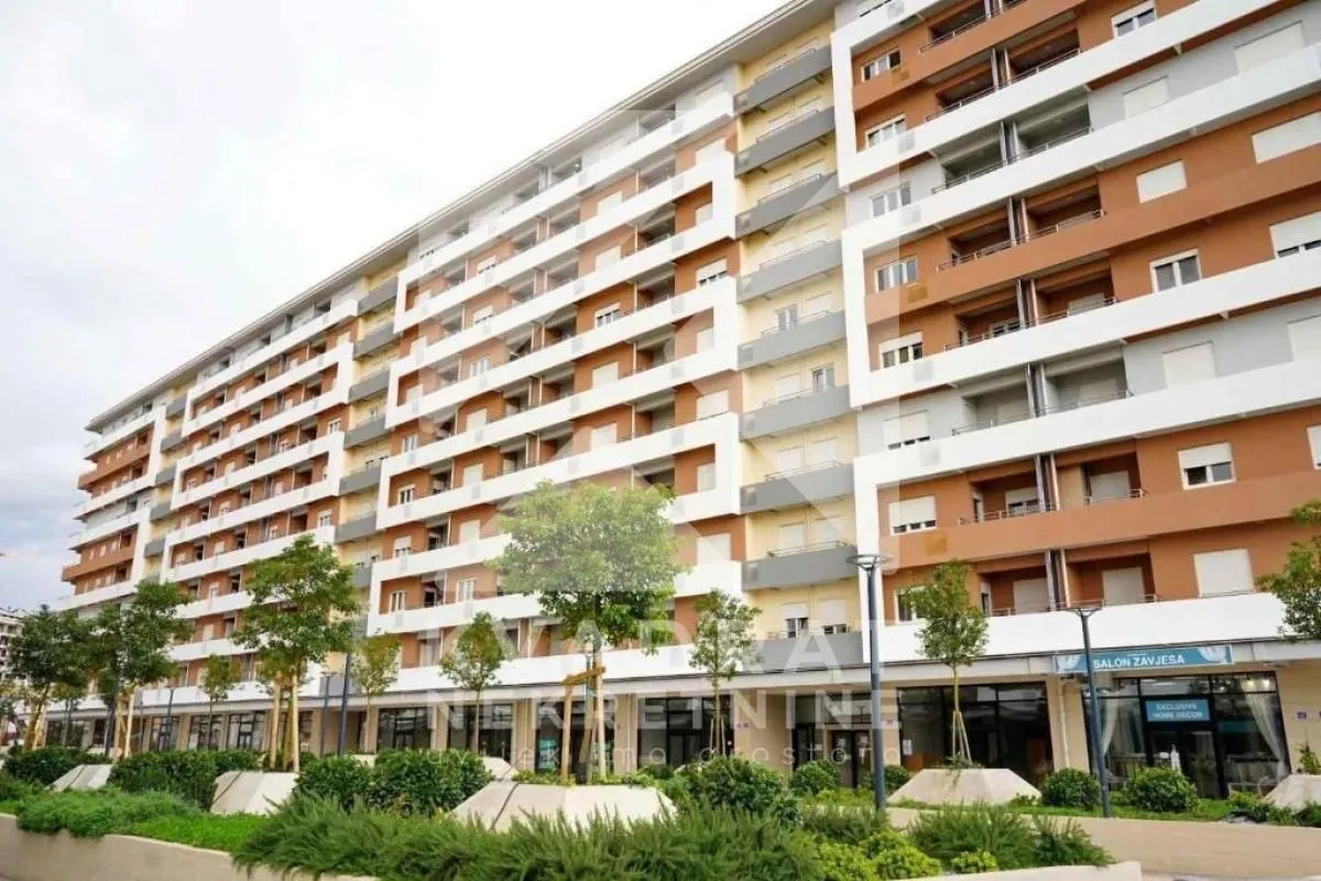 Izdavanje, dvosoban stan, 72m², Central Point, Podgorica