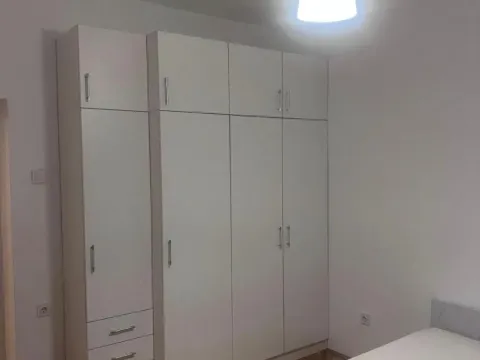 Izdavanje, trosoban stan, 55m², Savski Venac, Beograd - image 2