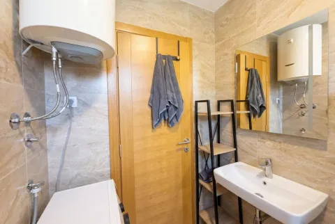 Rent, one bedroom apartment, 47m², Centar, Budva - image 7