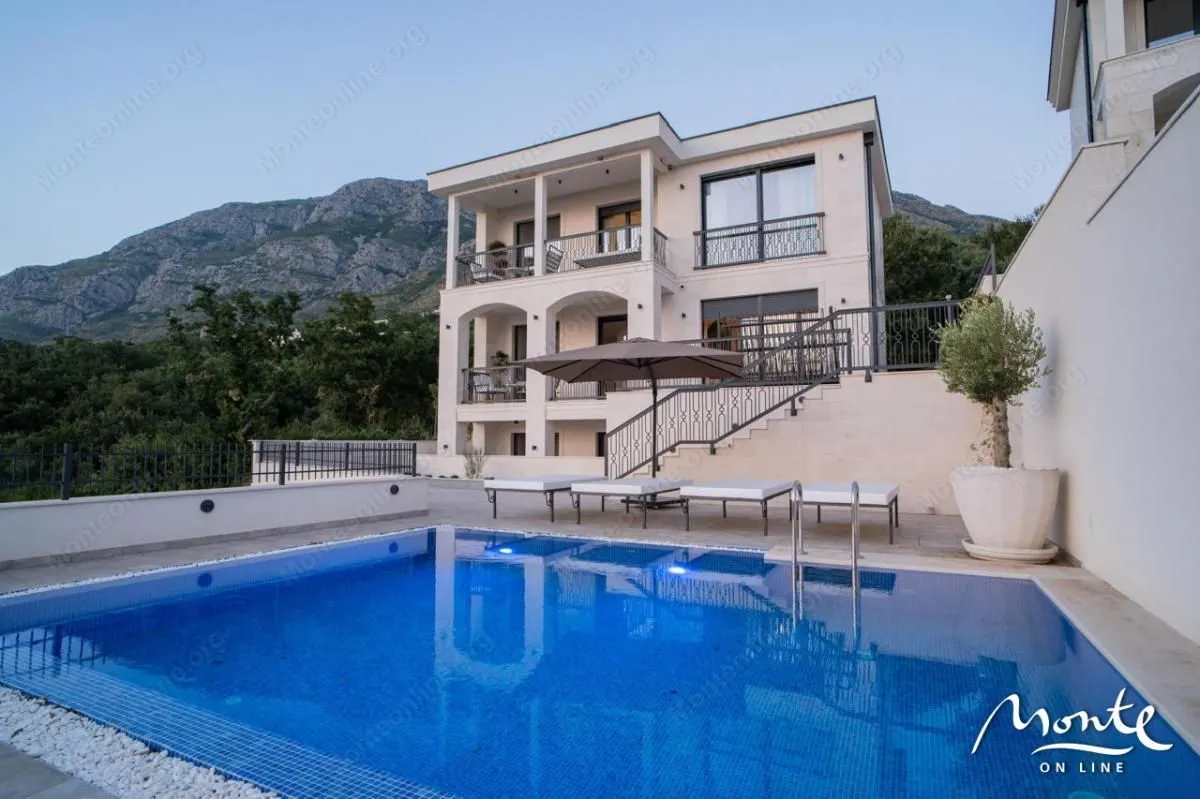 Sale, house, 650m², Reževići, Budva