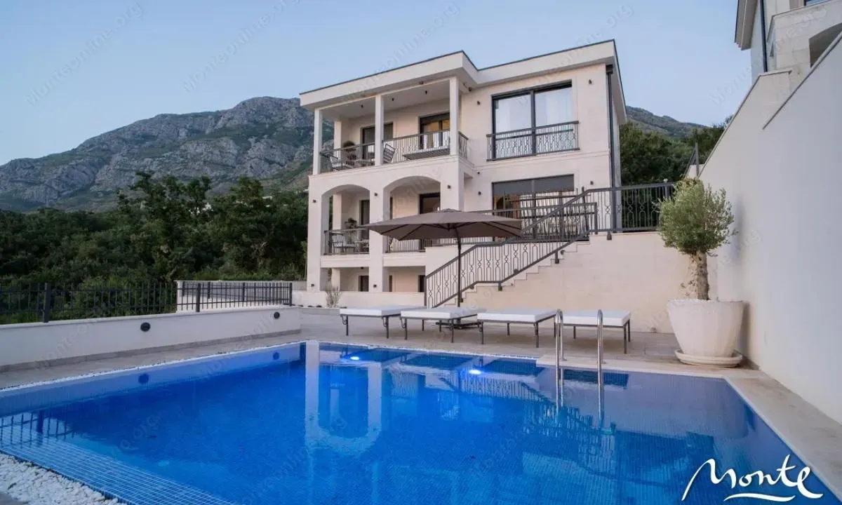 Prodaja, kuća, 650m², Reževići, Budva