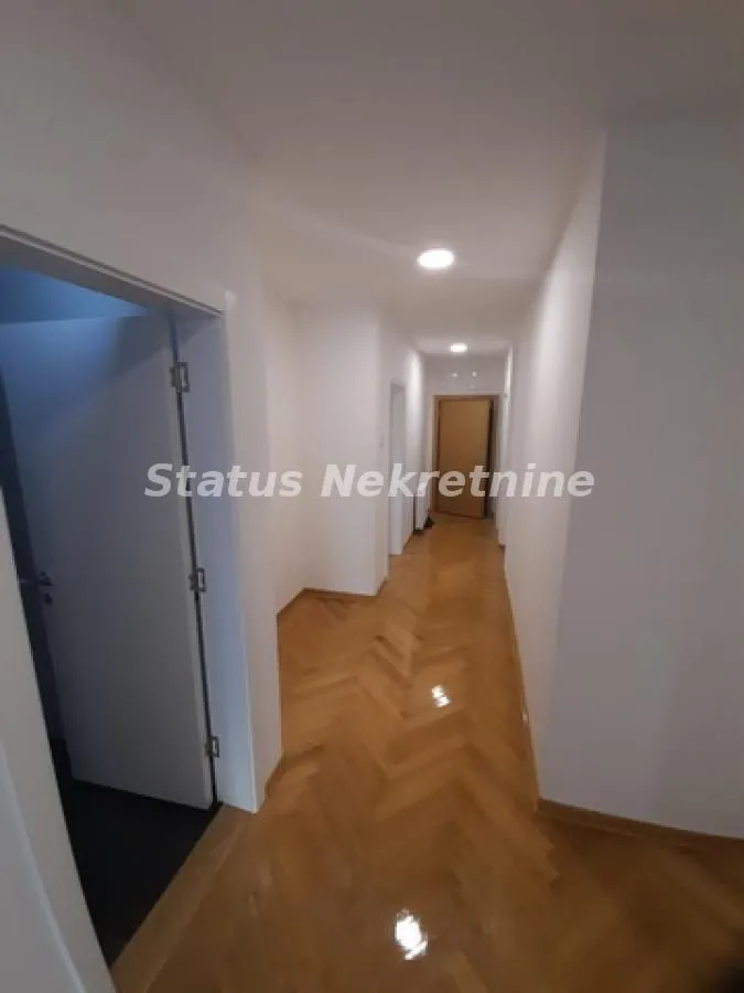 Prodaja, četvorosoban stan, 126m², Centar, Novi Sad