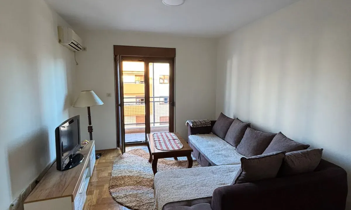 Izdavanje, dvosoban stan, 70m², Stari Aerodrom, Podgorica