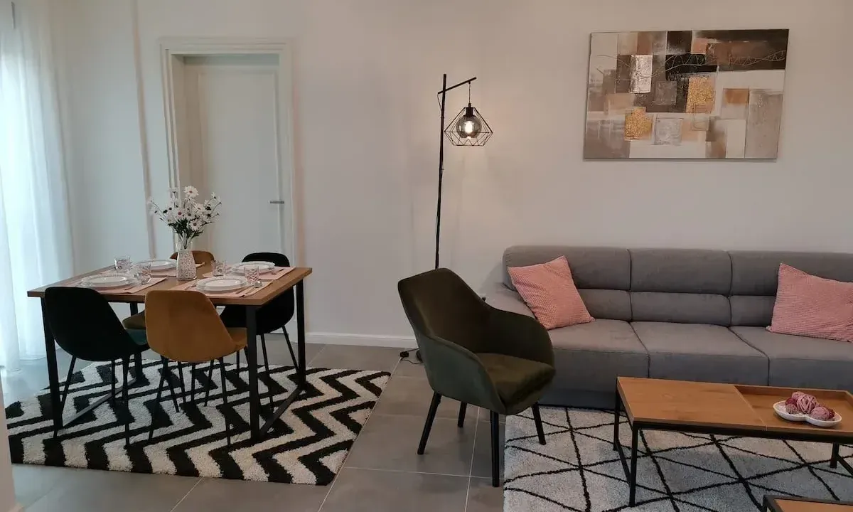 Rent, apartment, 83m², Tivat, Crna Gora