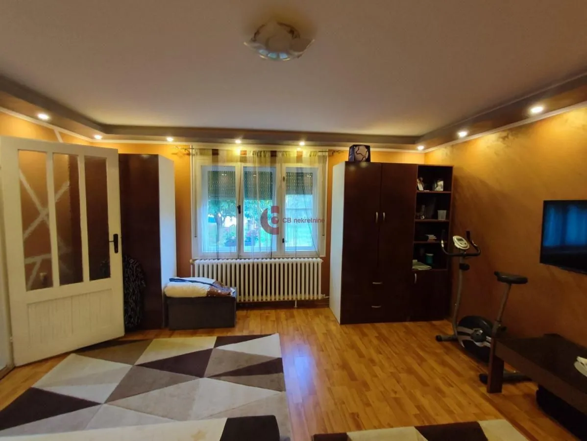 Prodaja, kuća, 250m², Novo Selo, Subotica