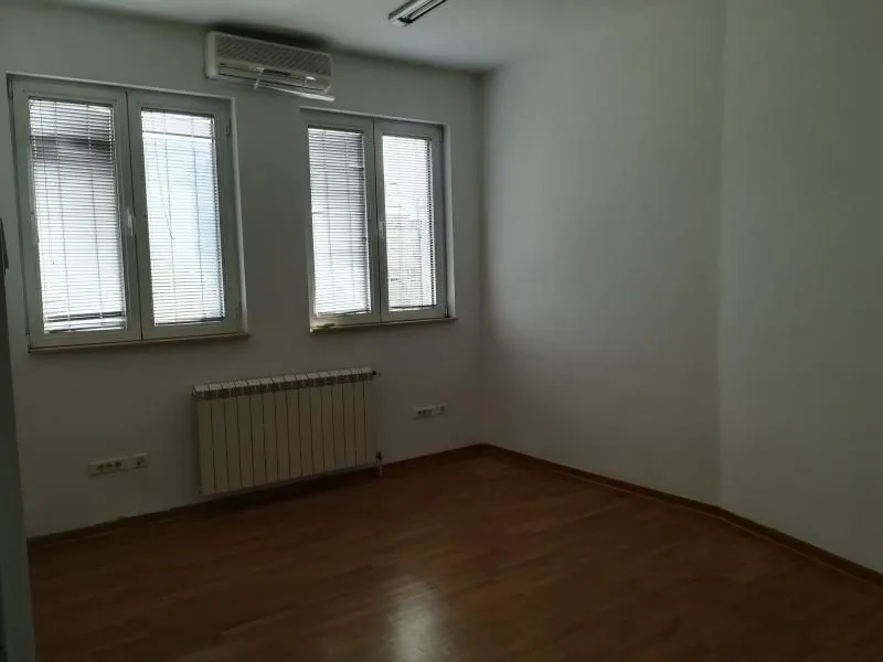 Izdavanje, poslovni prostor, 130m², Stari Grad, Beograd