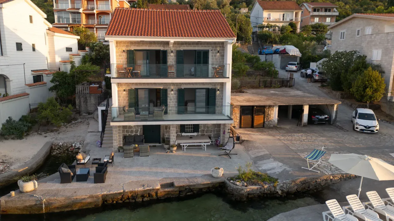 Rent, two bedroom apartment, 75m², Tivat, Crna Gora