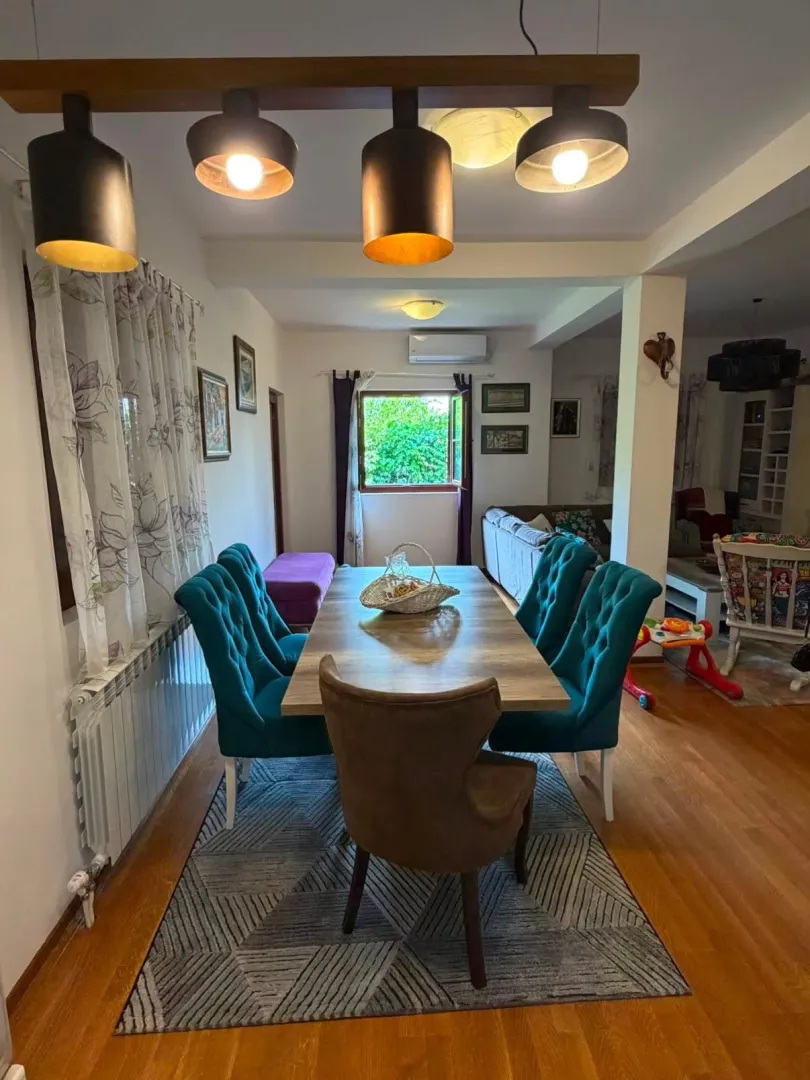 Izdavanje, kuća, 130m², Radanovići, Kotor