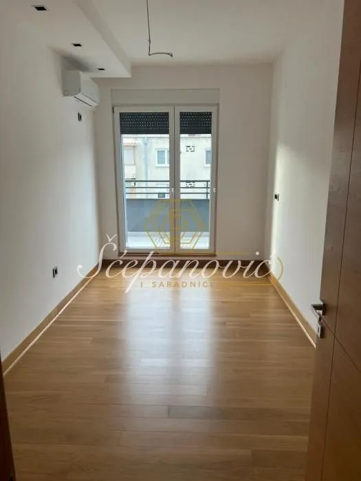 Prodaja, četvorosoban stan, 240m², Adamovićevo Naselje, Novi Sad Sve Podlokacije