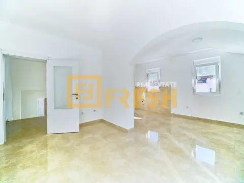 Izdavanje, kuća, 400m², Stari Aerodrom, Podgorica - image 16