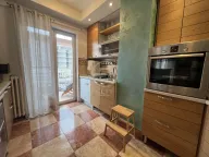 Izdavanje, četvorosoban stan, 130m², Centar, Novi Sad - image 12