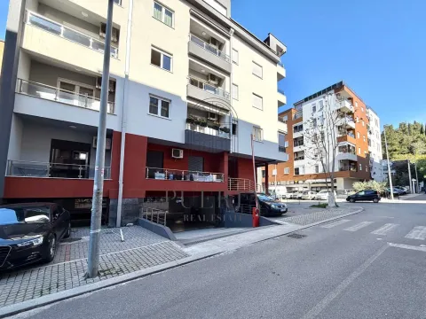 Rent, one bedroom apartment, 54m², Ljubović, Podgorica - image 11