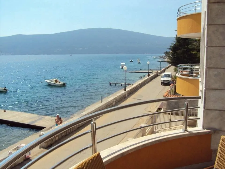 Izdavanje, jednosoban stan, 61m², Bijela, Herceg Novi