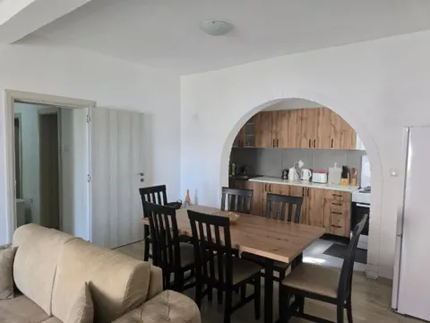 Izdavanje, dvosoban stan, 100m², Kalimanj, Tivat - image 9