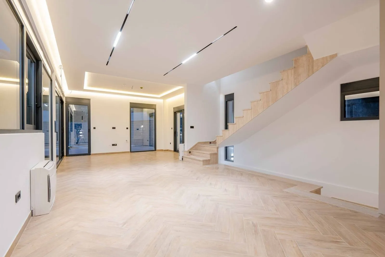 Prodaja, kuća, 240m², Kamenovo, Budva