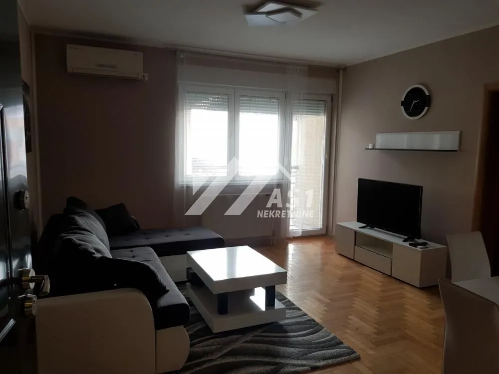 Izdavanje, dvosoban stan, 41m², Bulevar Oslobodjenja, Novi Sad Sve Podlokacije