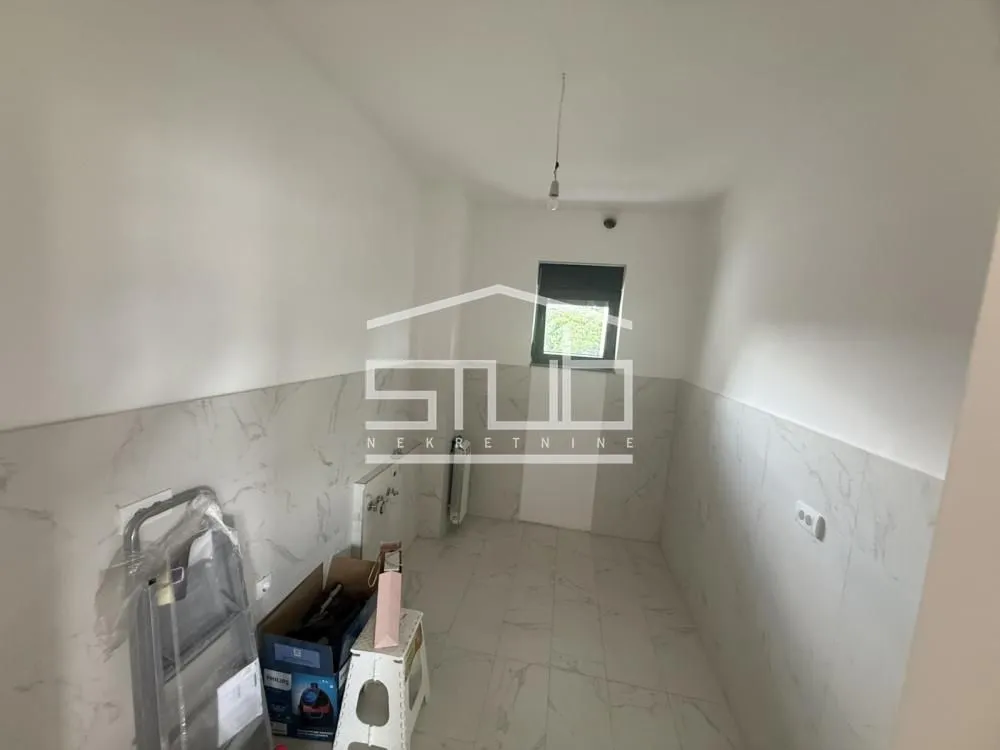 Rent, four bedroom apartment, 172m², Čukarica, Beograd