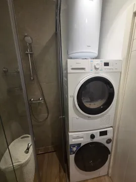 Manje kupatilo sa tuš kabinom, veš mašinom, sušilicom i bojlerom. - image 6