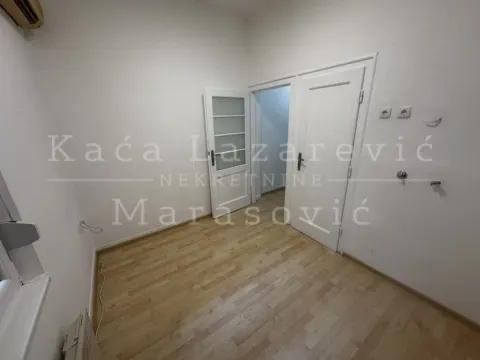Rent, one bedroom apartment, 32m², Kalenić Pijaca, Vračar Sve Podlokacije - image 8