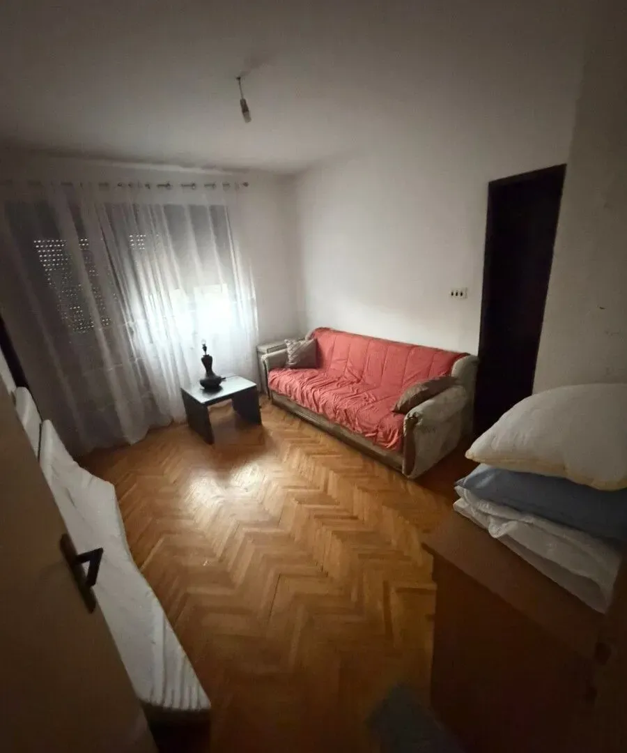 Izdavanje, kuća, 100m², Tološi, Podgorica