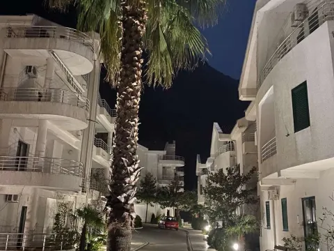 Izdavanje, dvosoban stan, 89m², Risan, Kotor - image 9