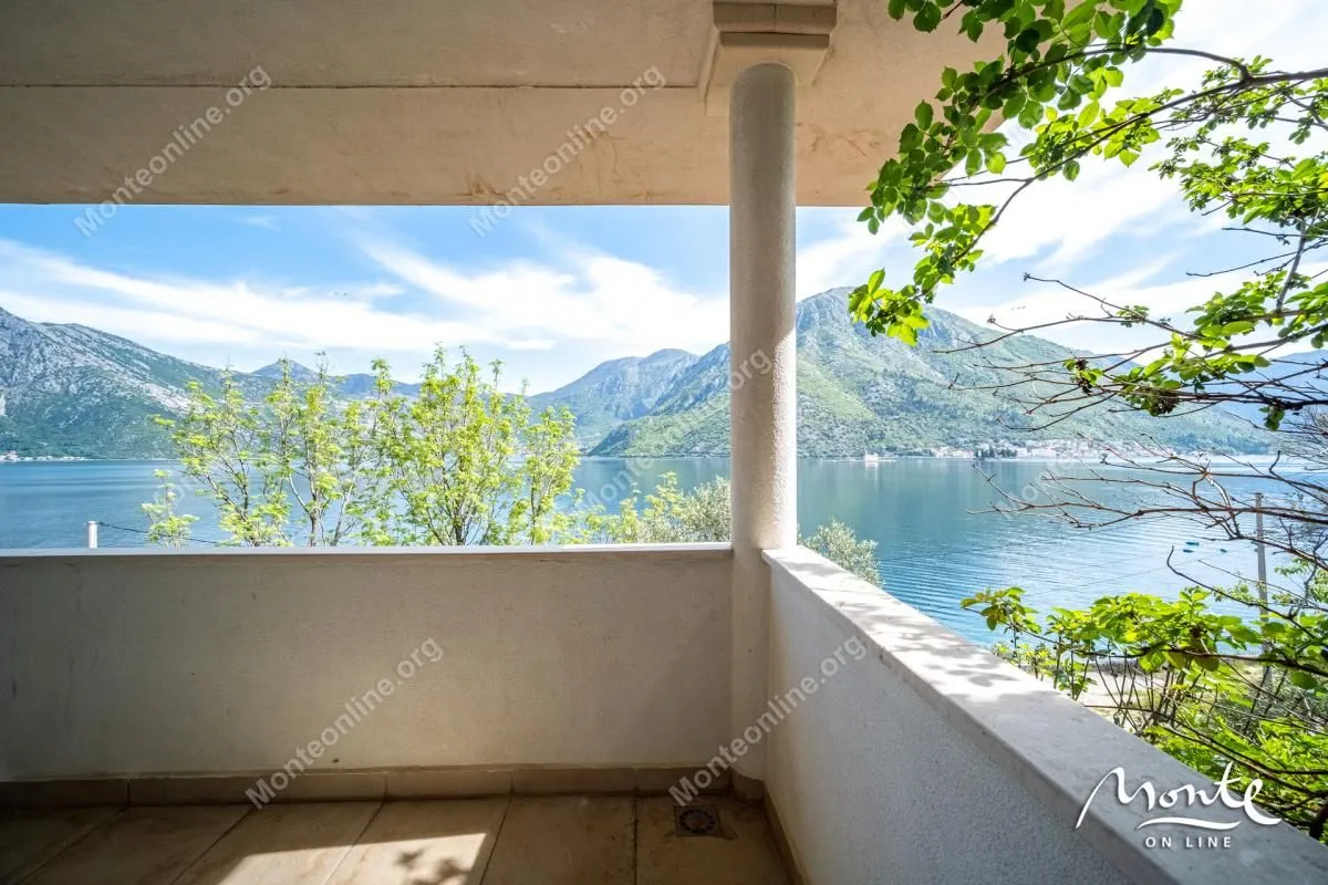 Prodaja, dvosoban stan, 94m², Kostanjica, Kotor
