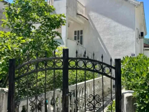 Izdavanje, dvosoban stan, 70m², Podkošljun, Budva