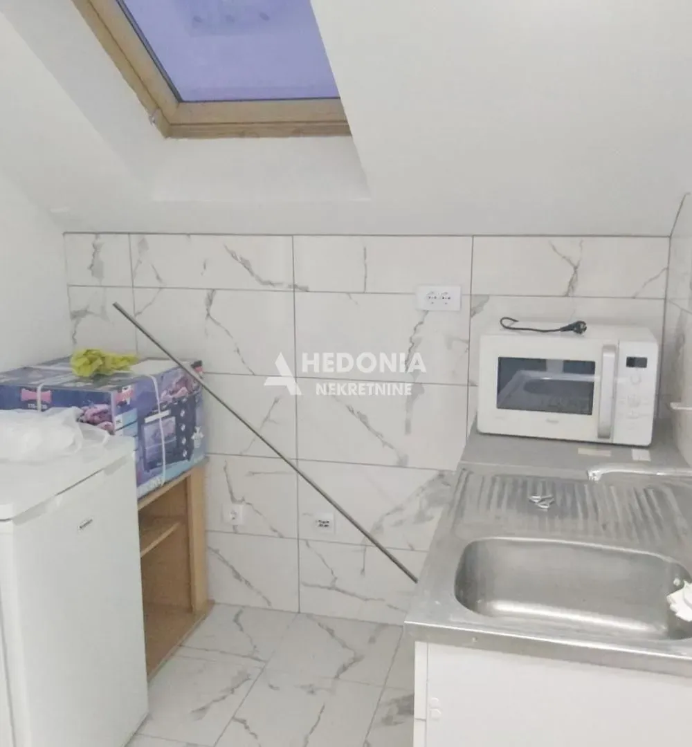 Izdavanje, dvosoban stan, 50m², Zemun Gornji Grad, Zemun Sve Podlokacije