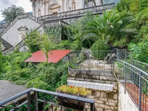 Prodaja, trosoban stan, 80m², Prčanj, Kotor - image 19