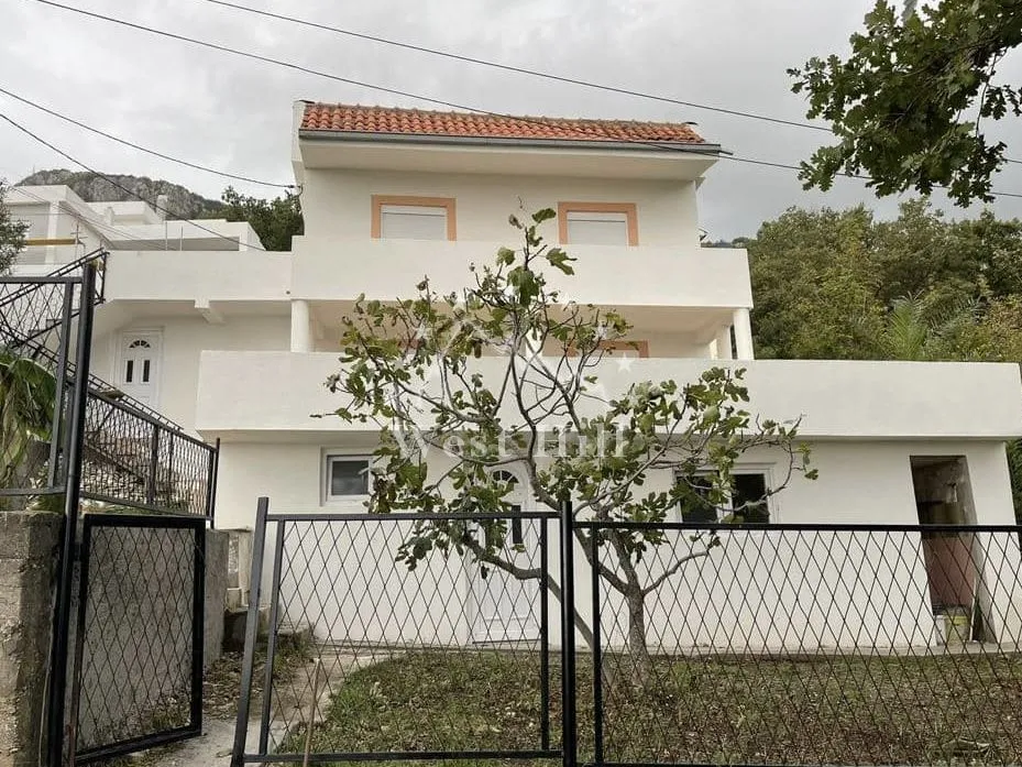 Prodaja, kuća, 180m², Zagrađe, Bar