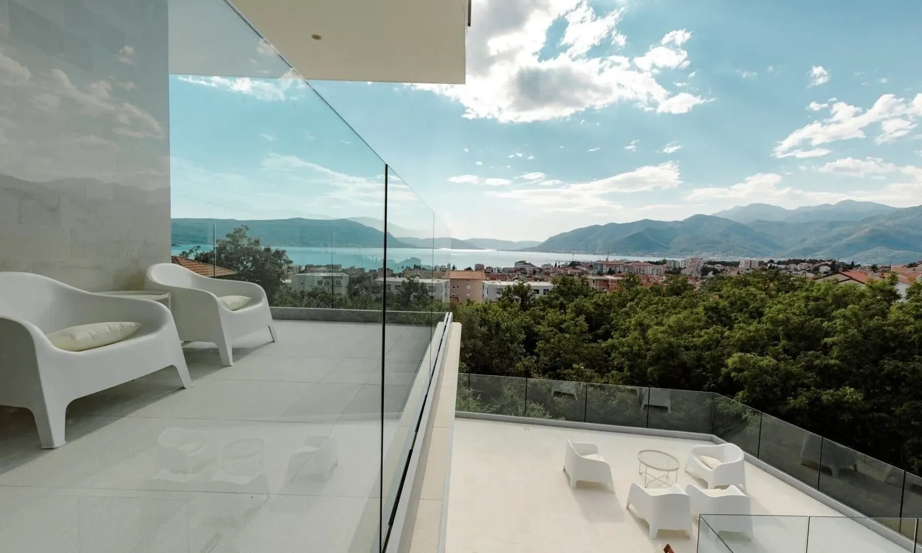 Izdavanje, četvorosoban stan, 273m², Marići, Tivat