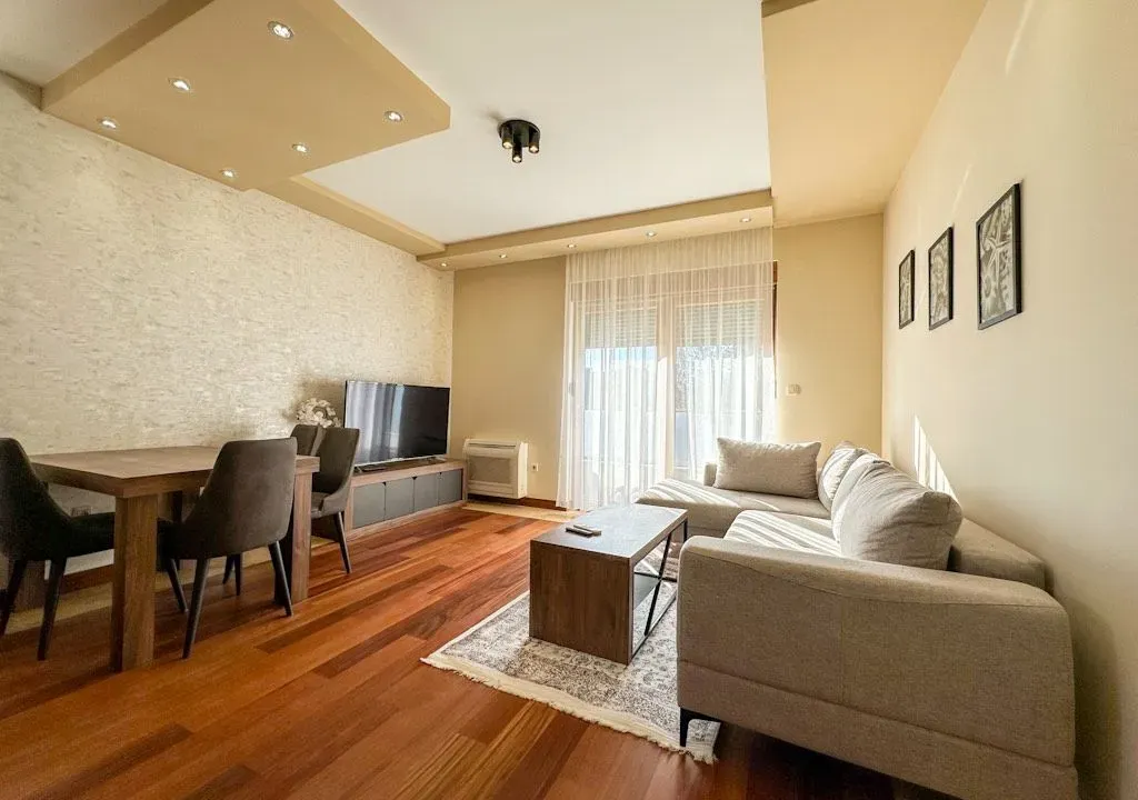 Izdavanje, dvosoban stan, 65m², Centar, Podgorica