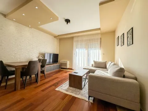 Izdavanje, dvosoban stan, 65m², Centar, Podgorica - image 1