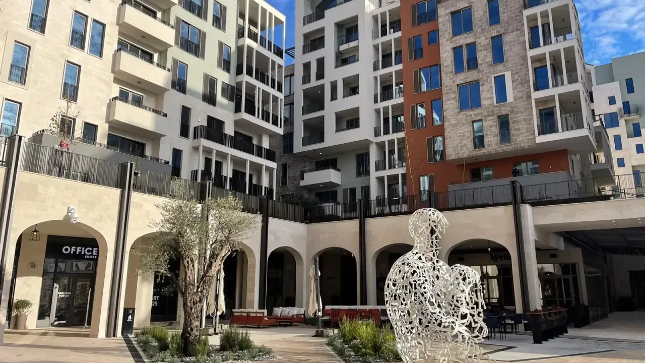 Izdavanje, stan, 90m², Tivat, Crna Gora