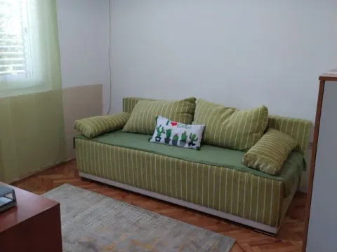 Izdavanje, kuća, 200m², Stari Aerodrom, Podgorica - image 4