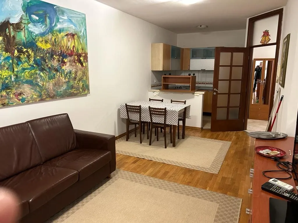 Izdavanje, dvosoban stan, 70m², Gorica C, Podgorica