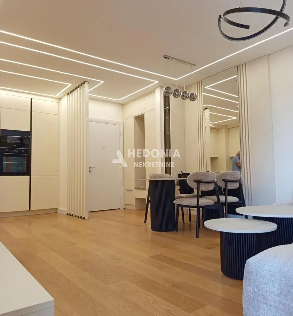 Sale, two bedroom apartment, 58m², Kalenić Pijaca, Vračar Sve Podlokacije
