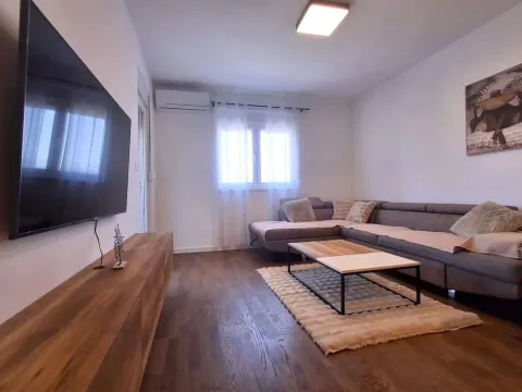 Izdavanje, jednosoban stan, 46m², Stari Aerodrom, Podgorica - image 2