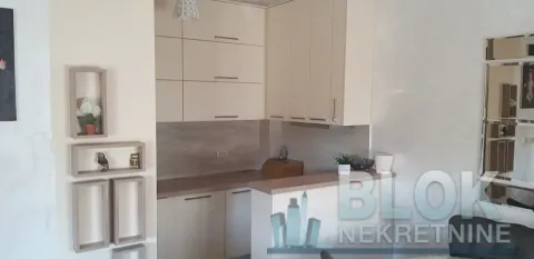 Izdavanje, trosoban stan, 85m², Centar, Podgorica - image 11