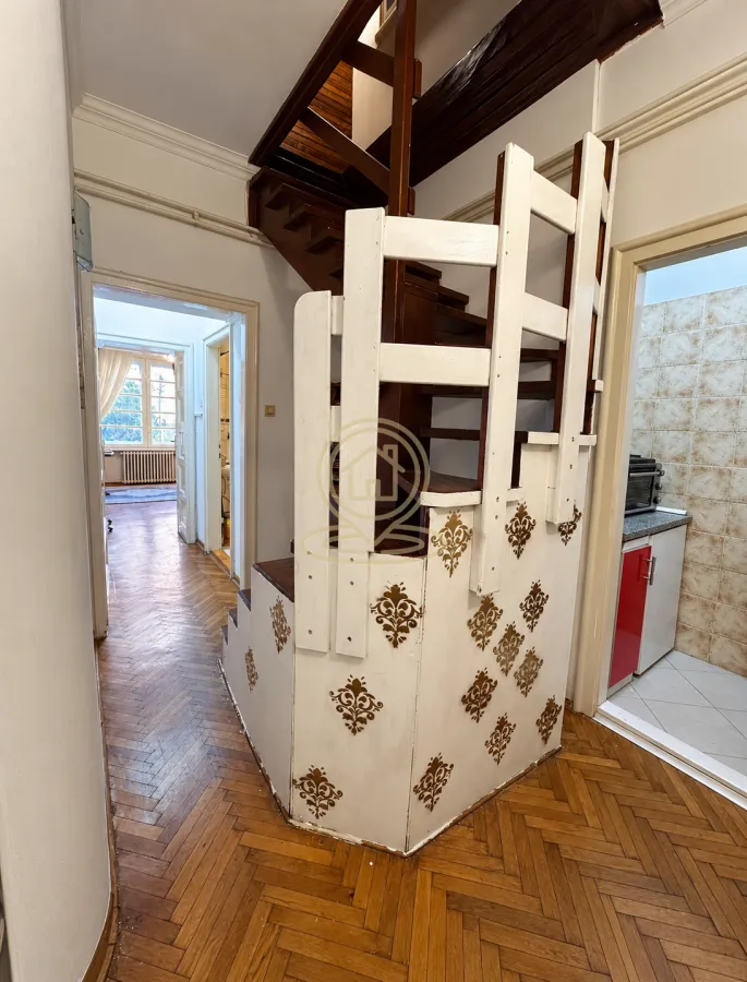 Izdavanje, četvorosoban stan, 90m², Vračar Sve Podlokacije, Beograd