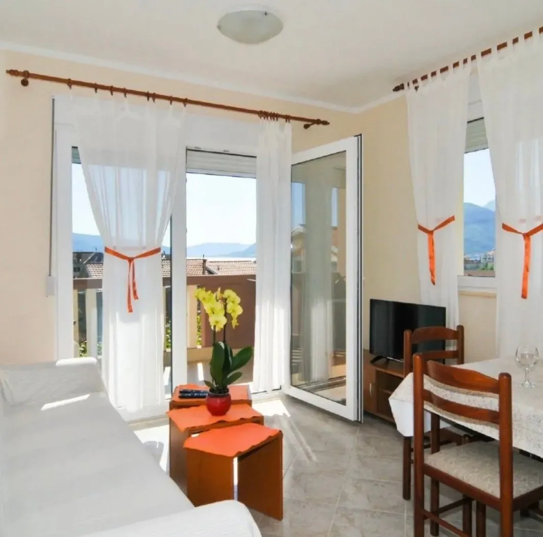 Izdavanje, jednosoban stan, 48m², Seljanovo, Tivat