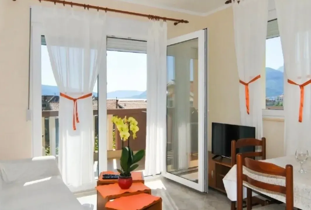 Izdavanje, jednosoban stan, 48m², Seljanovo, Tivat