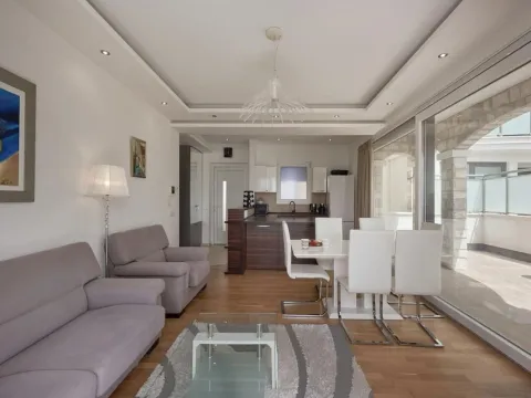 Rent, two bedroom apartment, 75m², Bečići, Budva - image 13
