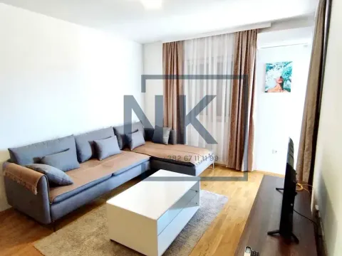 Izdavanje, dvosoban stan, 71m², Stari Aerodrom, Podgorica