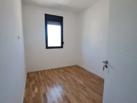 Rent, two bedroom apartment, 64m², Tološi, Podgorica - image 5