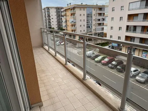 Izdavanje, jednosoban stan, 55m², City Kvart, Podgorica - image 4